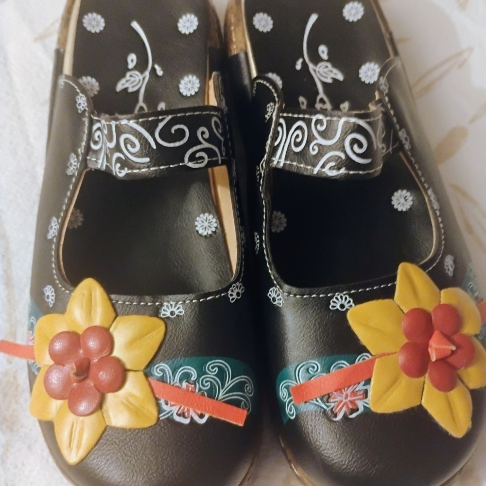 Floral Accent Women's Sandals